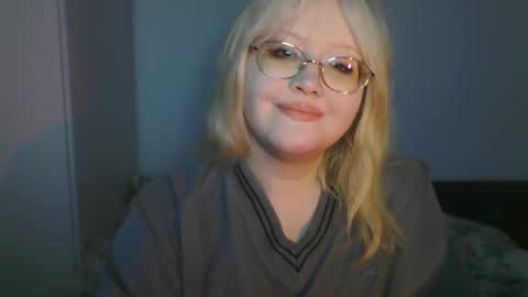 Snapshot of elayne_sweet chatting on 06/05/26, 06:09 elayne_sweet online show from 06/05/26, 06:09