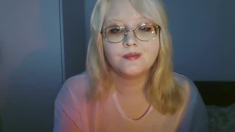 Snapshot of elayne_sweet chatting on 06/07/26, 06:06 elayne_sweet online show from 06/07/26, 06:06