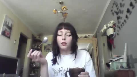 Snapshot of elaynetanton chatting on 05/04/26, 01:07 Lia online show from 05/04/26, 01:07