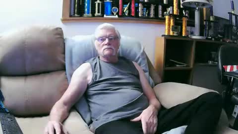 Snapshot of elcamino83 chatting on 02/19/25, 06:11 Elcamino83 online show from 02/19/25, 06:11