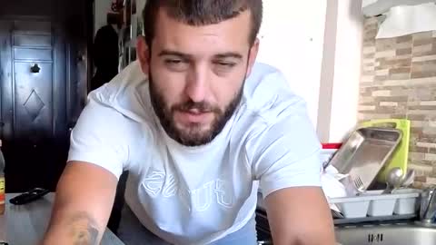 Snapshot of elchapoguzman95 chatting on 09/17/25, 08:27 elchapoguzman95 online show from 09/17/25, 08:27