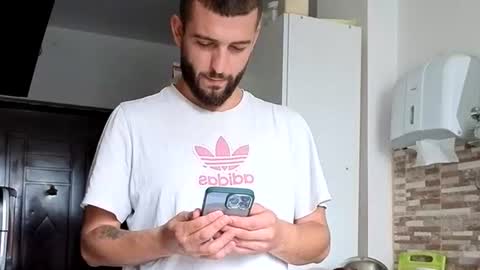 Snapshot of elchapoguzman95 chatting on 10/07/25, 10:23 elchapoguzman95 online show from 10/07/25, 10:23