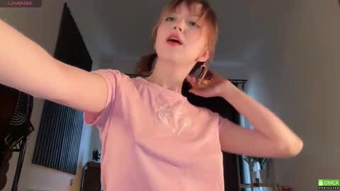 Snapshot of electric_woman chatting on 10/23/25, 10:36 Aleksa online show from 10/23/25, 10:36