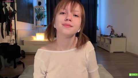 Snapshot of electric_woman chatting on 11/04/25, 09:52 Aleksa online show from 11/04/25, 09:52