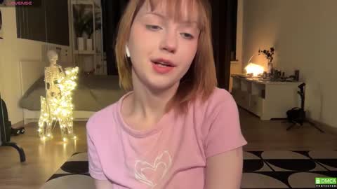 Snapshot of electric_woman chatting on 12/20/25, 12:56 Aleksa online show from 12/20/25, 12:56