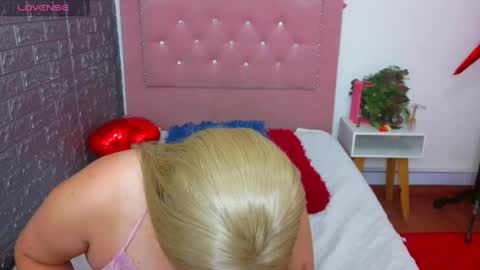 Snapshot of elektra_doll chatting on 05/26/26, 05:20 elektra_doll online show from 05/26/26, 05:20
