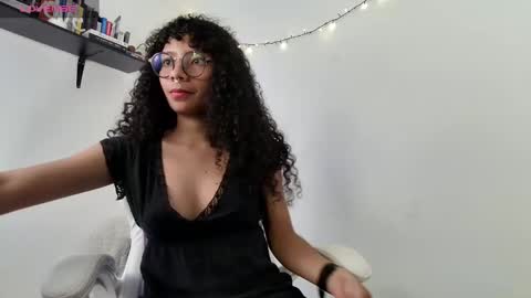 Snapshot of elektra_williams chatting on 01/08/25, 04:44 elektra_williams online show from 01/08/25, 04:44