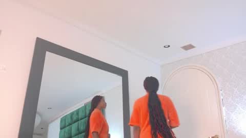 elektradoll1 online show from 05/13/26, 11:40