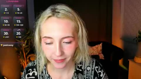Snapshot of elen__moore chatting on 05/10/26, 05:56 Elen online show from 05/10/26, 05:56