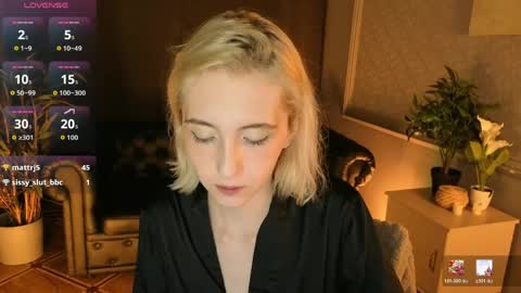 Snapshot of elen__moore chatting on 05/16/26, 07:05 Elen online show from 05/16/26, 07:05