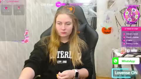 Elena online show from 10/21/25, 05:41