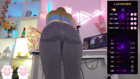 Snapshot of elena_marilyn chatting on 01/25/25, 08:10 Elena online show from 01/25/25, 08:10
