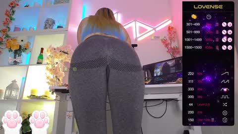 Snapshot of elena_marilyn chatting on 01/25/25, 11:11 Elena online show from 01/25/25, 11:11