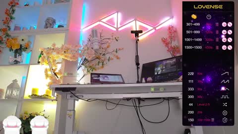 Snapshot of elena_marilyn chatting on 02/07/25, 11:45 Elena online show from 02/07/25, 11:45