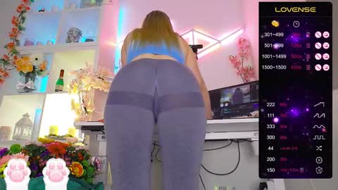Snapshot of elena_marilyn chatting on 03/12/25, 08:31 Elena online show from 03/12/25, 08:31