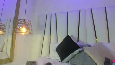 Snapshot of elena_mature chatting on 04/24/26, 11:34 Elena online show from 04/24/26, 11:34