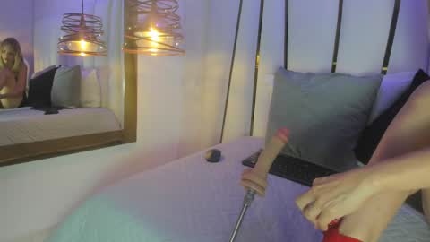 Snapshot of elena_mature chatting on 04/29/26, 07:09 Elena online show from 04/29/26, 07:09