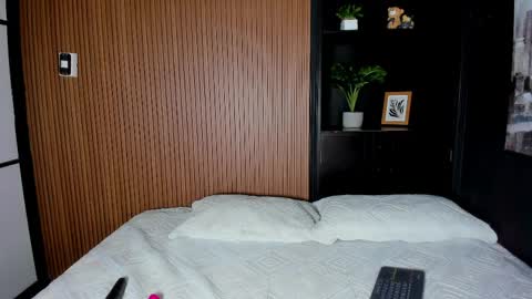 Snapshot of elena_rosse chatting on 05/09/26, 01:22 Elena online show from 05/09/26, 01:22