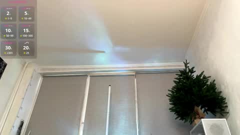 Mia online show from 04/05/26, 01:19