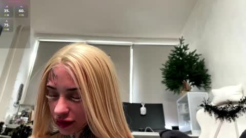 Mia online show from 04/09/26, 01:38