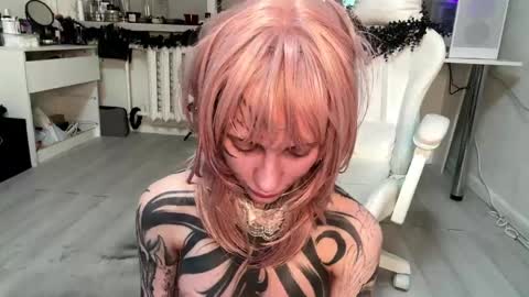 Mia online show from 04/16/26, 09:39