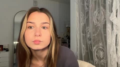 Elena online show from 06/03/26, 03:50