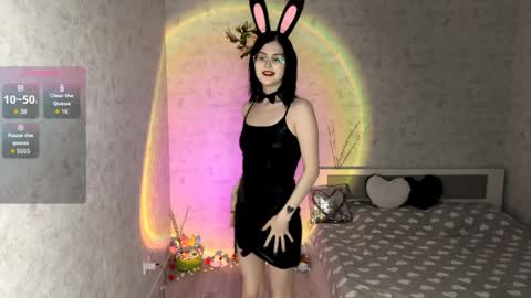 Annie PVT IS OPEN online show from 04/04/26, 09:12