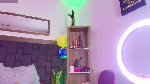 elenna_boobs_ online show from 07/19/26, 07:56