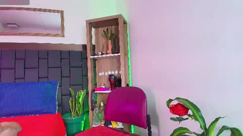 elenna_boobs_ online show from 07/22/26, 03:09