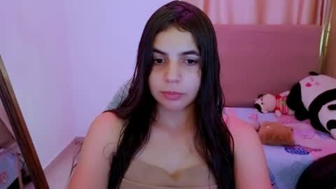 Snapshot of elenna_hotx chatting on 06/19/26, 05:39 agnes online show from 06/19/26, 05:39