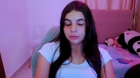 Snapshot of elenna_hotx chatting on 06/20/26, 05:38 agnes online show from 06/20/26, 05:38