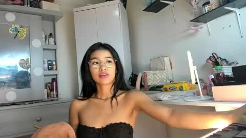 Snapshot of elettra_bennet chatting on 05/23/26, 02:28 elettra_bennet online show from 05/23/26, 02:28