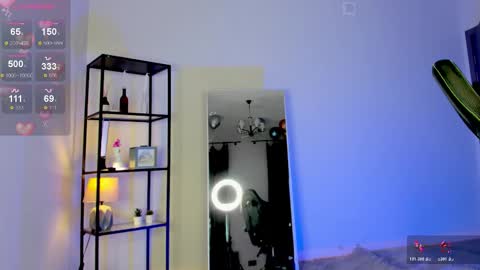 Elfie online show from 10/27/25, 06:39