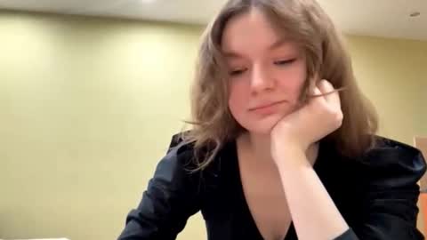 Mila online show from 03/02/26, 06:15