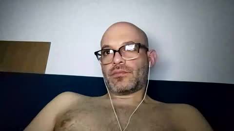 Snapshot of elgrande85 chatting on 03/10/26, 08:36 elgrande85 online show from 03/10/26, 08:36