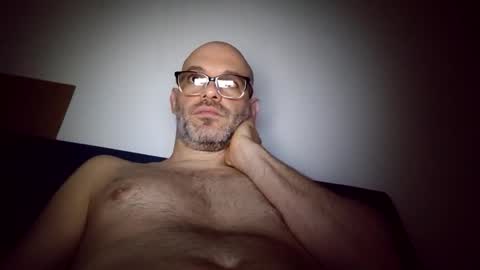 Snapshot of elgrande85 chatting on 03/13/26, 10:27 elgrande85 online show from 03/13/26, 10:27