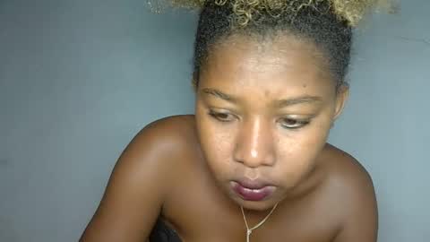 elia011 online show from 01/11/25, 10:51