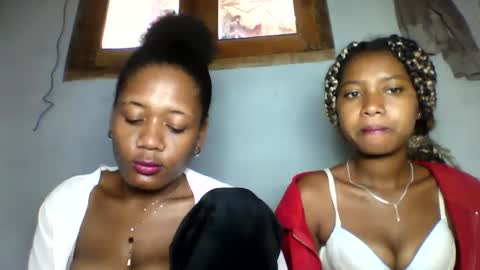 elia011 online show from 01/25/25, 04:13