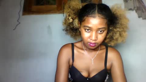 elia011 online show from 01/26/25, 05:44