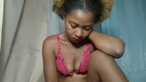 elia011 online show from 01/30/25, 04:02