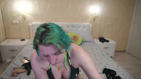 Luna online show from 04/21/26, 01:42