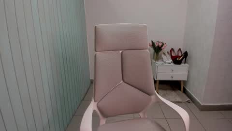 elieiza_xo online show from 09/19/25, 04:14