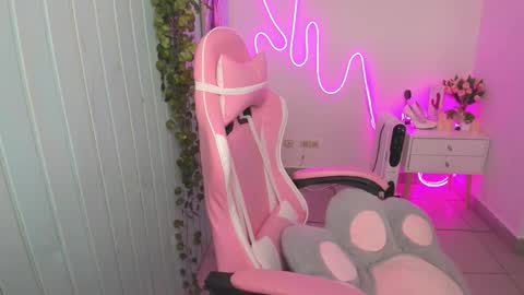 elieiza_xo online show from 11/26/25, 09:21