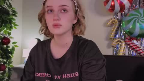 Ellie online show from 12/17/25, 05:24