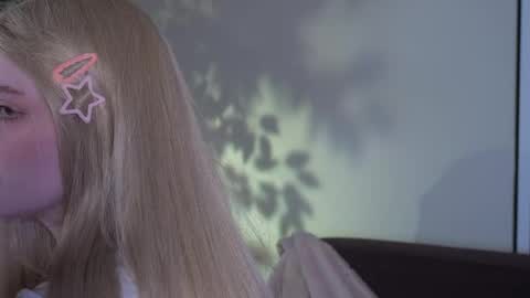 Ellie online show from 04/12/26, 07:02