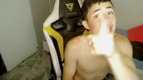 Snapshot of elii_797 chatting on 11/10/25, 11:31 bby-santy online show from 11/10/25, 11:31