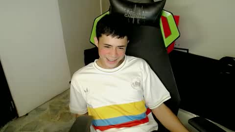 Snapshot of elii_797 chatting on 11/19/25, 08:20 bby-santy online show from 11/19/25, 08:20