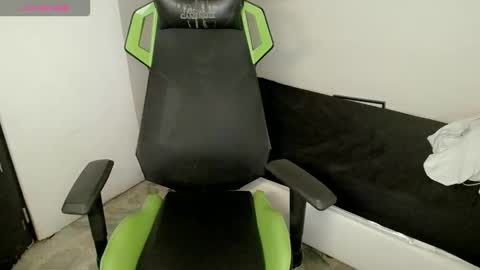 Snapshot of elii_797 chatting on 11/20/25, 08:41 bby-santy online show from 11/20/25, 08:41