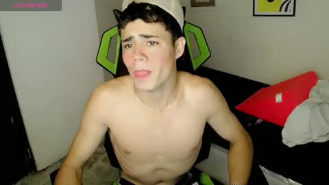 Snapshot of elii_797 chatting on 11/21/25, 08:18 bby-santy online show from 11/21/25, 08:18