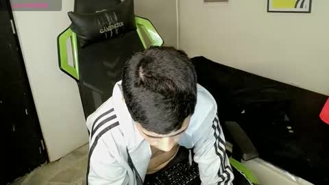 Snapshot of elii_797 chatting on 11/24/25, 08:08 bby-santy online show from 11/24/25, 08:08